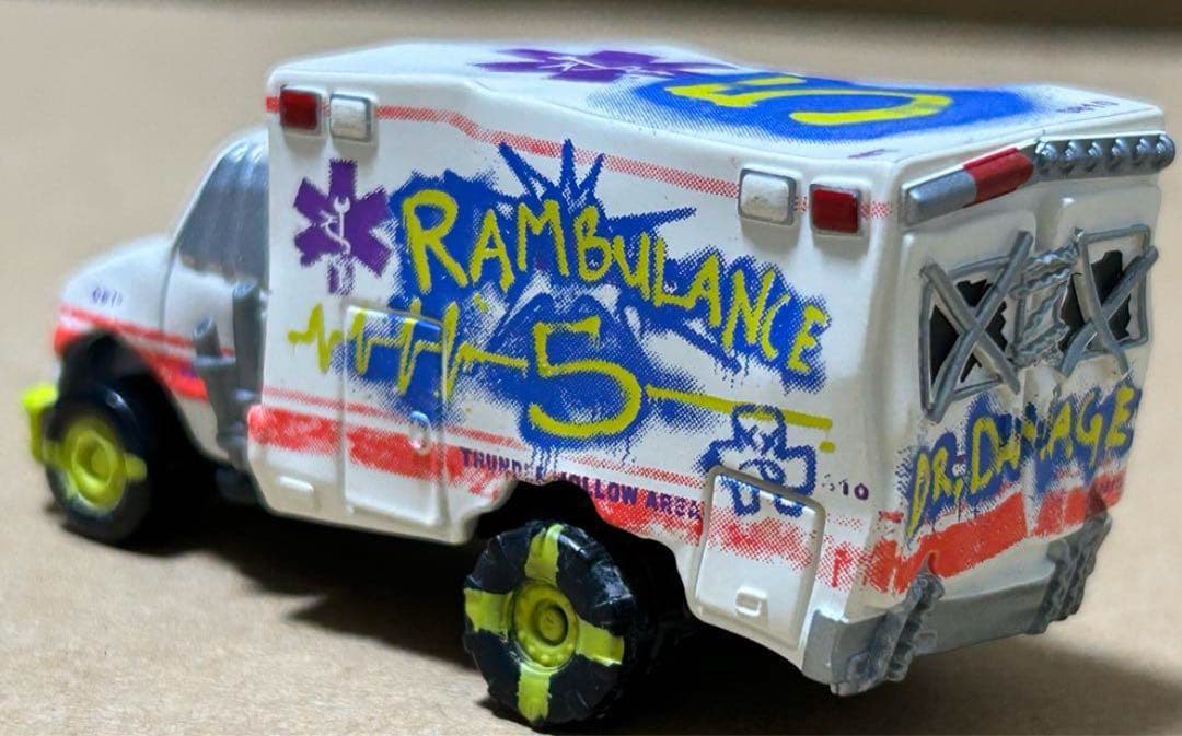 トミカ カーズ C-39 ドクター・ダメージ カーズ トミカ C-39 ドクター