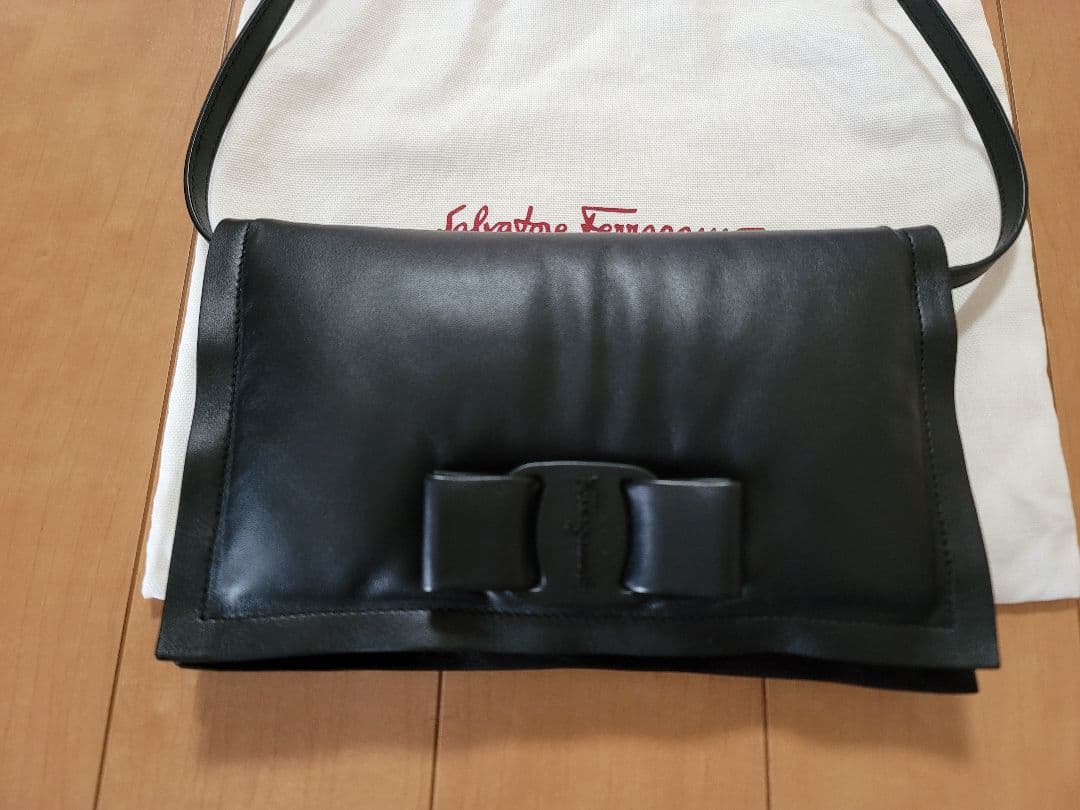 Salvatore Ferragamo ブラックレザーショルダーバッグ新品未使用