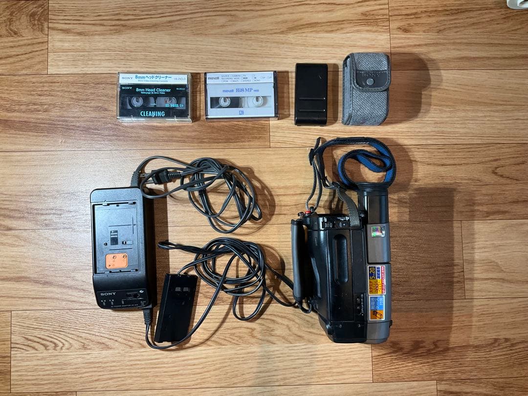 動作良好 Video8 ソニー CCD-TR270 高画質8ミリビデオカメラ 動作良好 Video8 ソニー CCD-TR270 高画質8ミリビデオカメラ