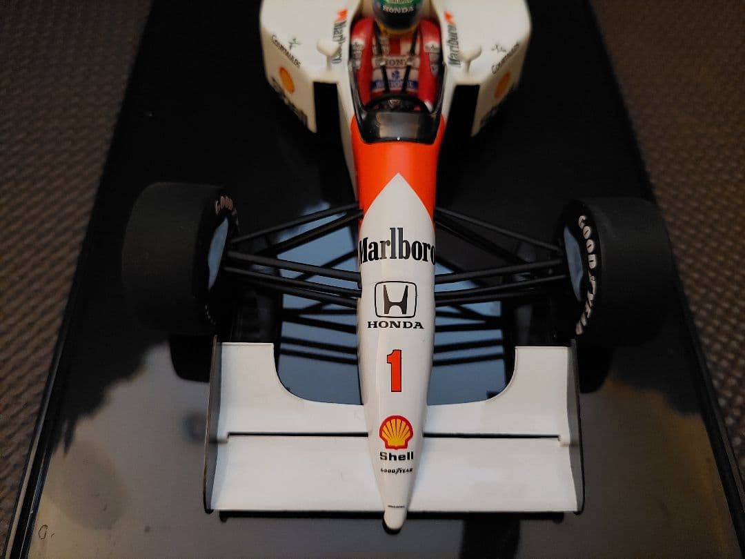 1/18 マクラーレン ホンダ MP4-7 ＃１ A.セナ Marlboloロゴ