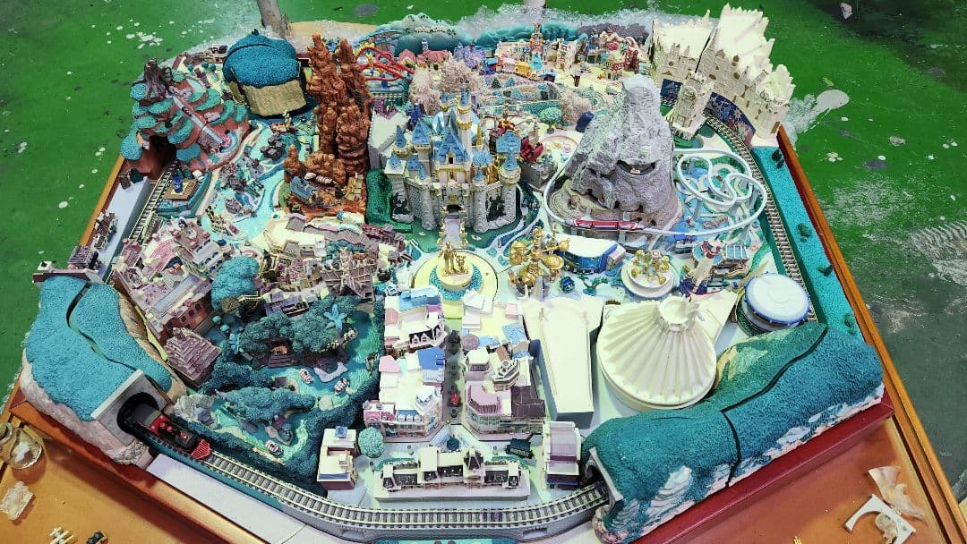 デアゴスティーニ　マイディズニーランド　完成品　引取希望　状態写真で確認要