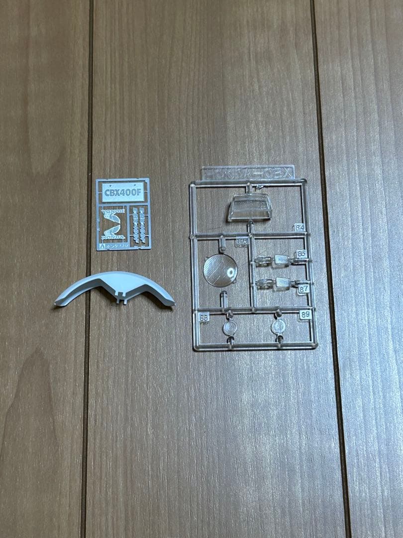 アオシマ ホンダ CBX400F 未付属パーツ&デカール&レジンパーツ付属