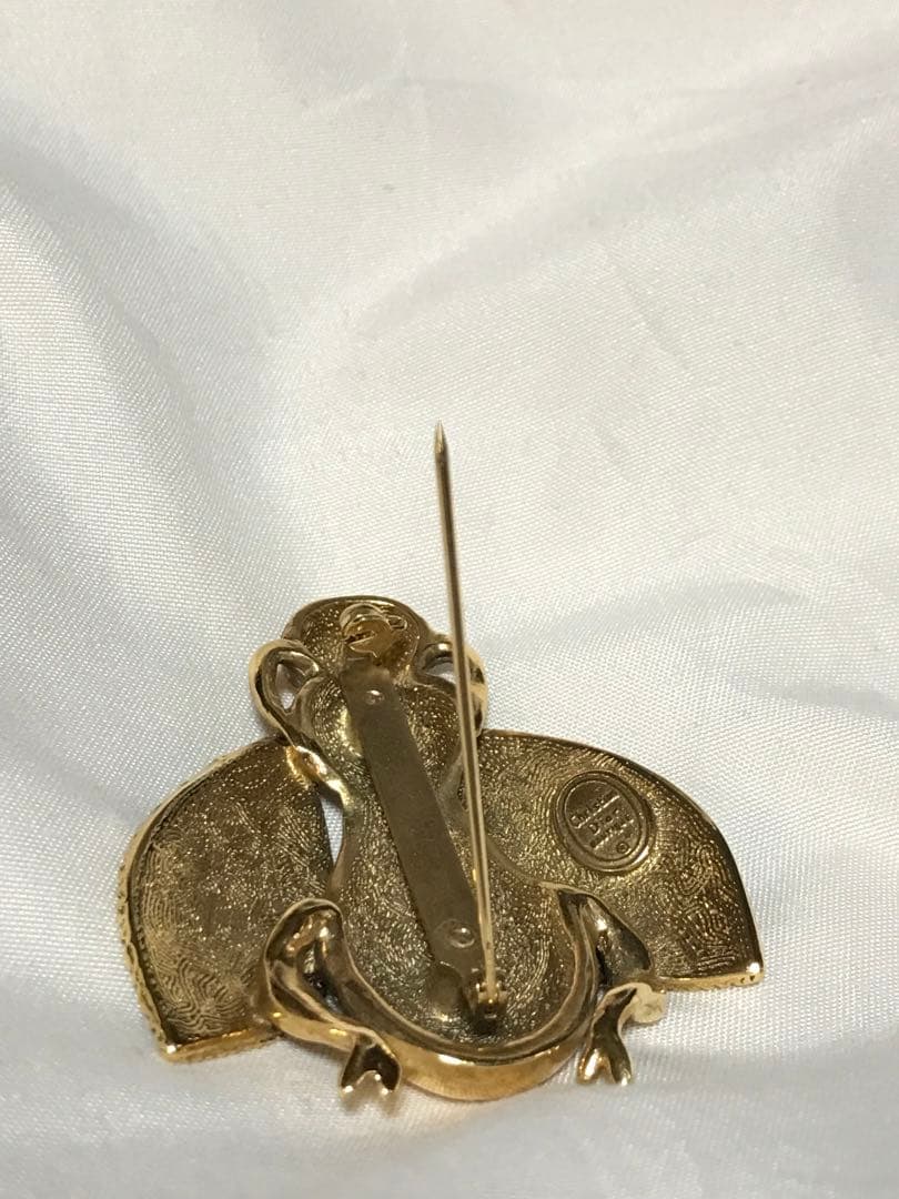 Dior 蜂 ブローチ 金 本物