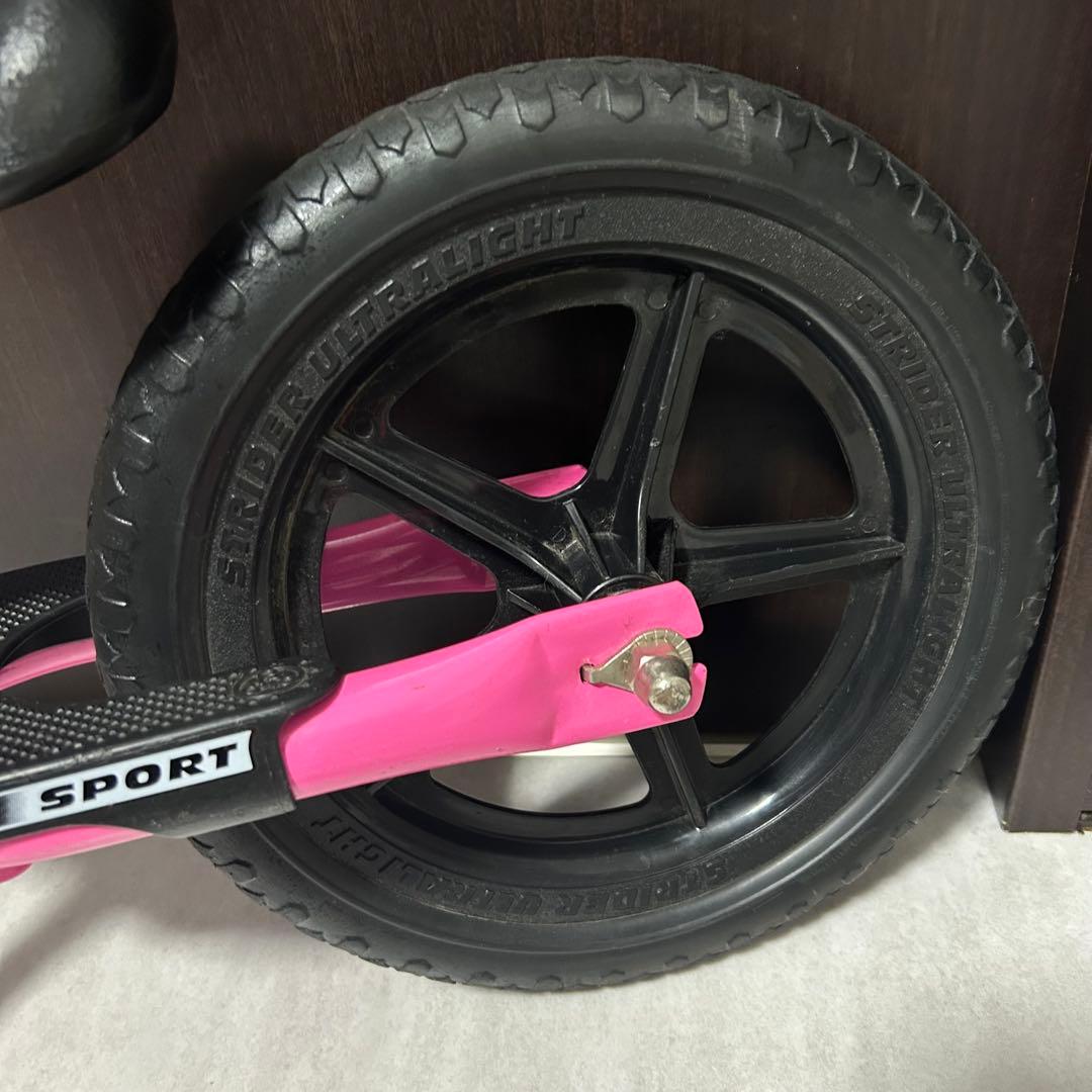 【美品】ストライダー スポーツモデル ブラック 12型　 バランスバイク ピンク