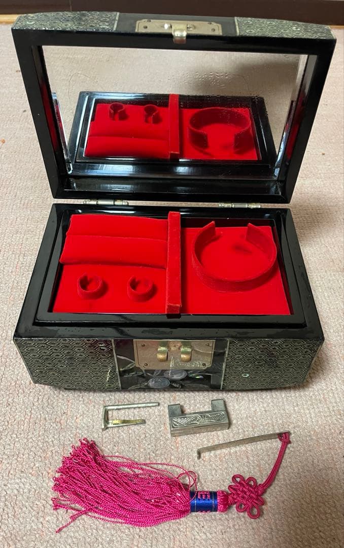 ジュエリーボックス 螺鈿細工 漆器 貝細工 鍵付き‼️ アクセサリー