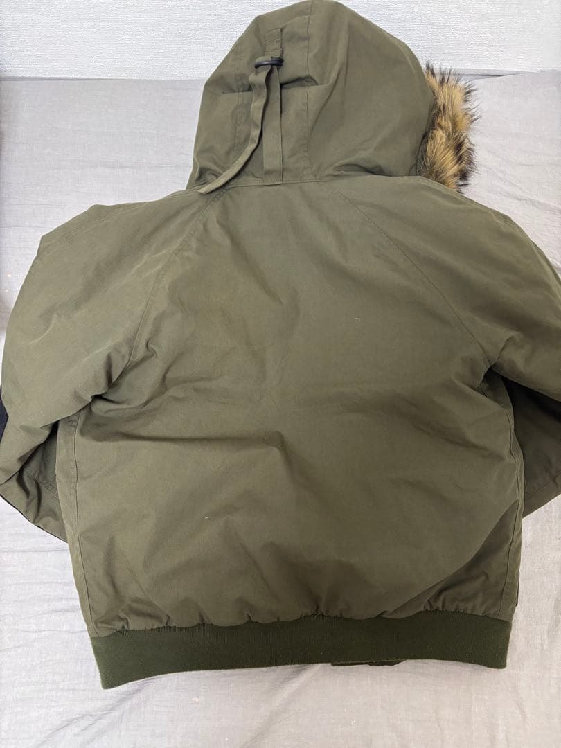 【2日限定割引】Carhartt オリーブ色 フード付きジャケット