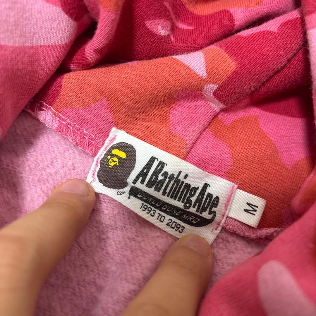 即購入可 値下げ中A Bathing ApeピンクカモフラージュパーカーMサイズ