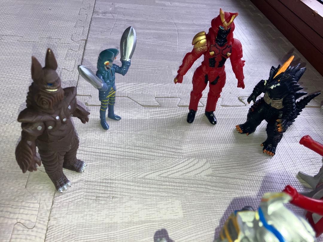 ウルトラマンフィギュア 13体セット - メルカリ