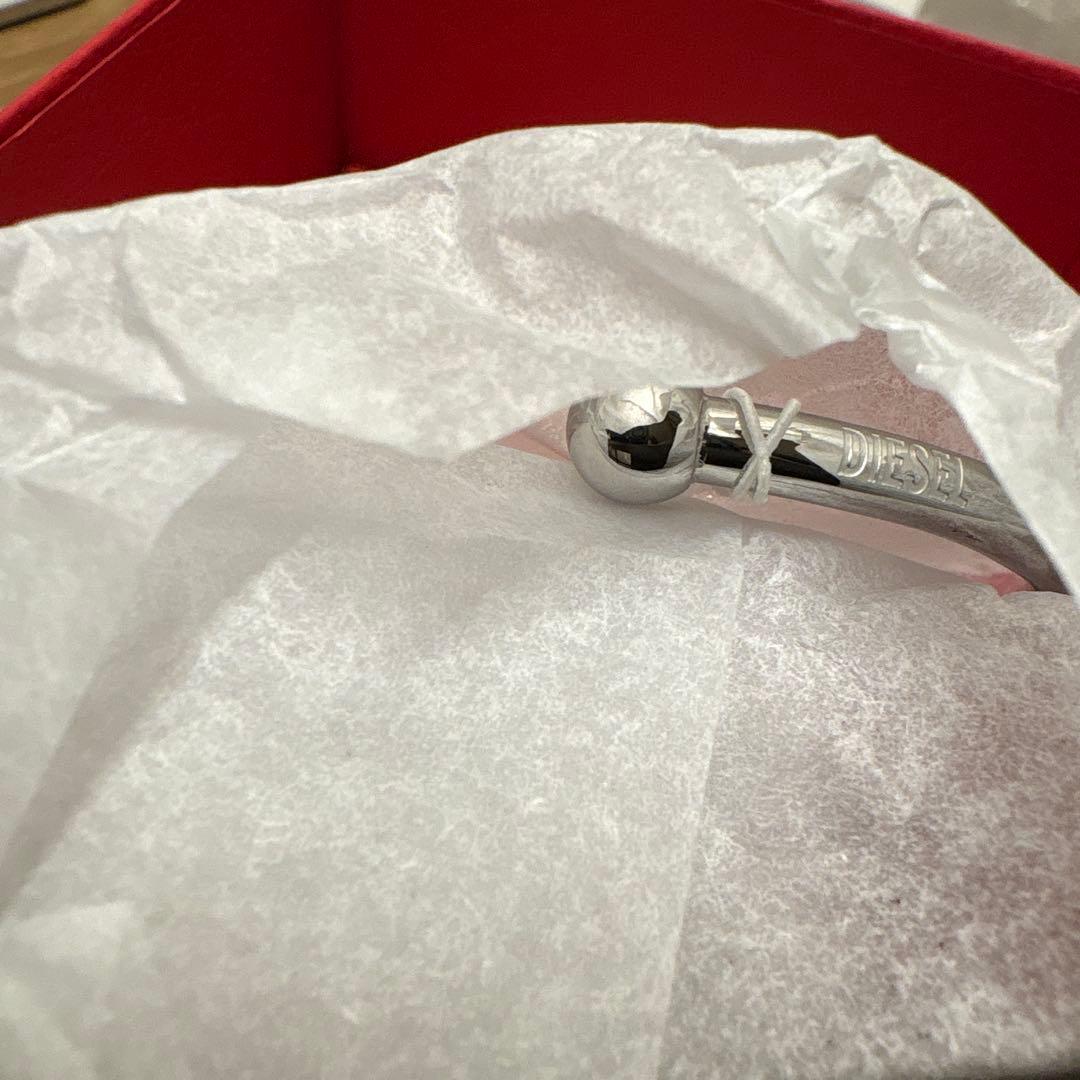DIESEL シルバー ノットデザイン バングル