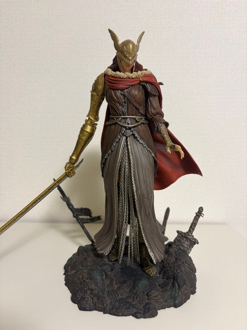 マレニア　スタチュー