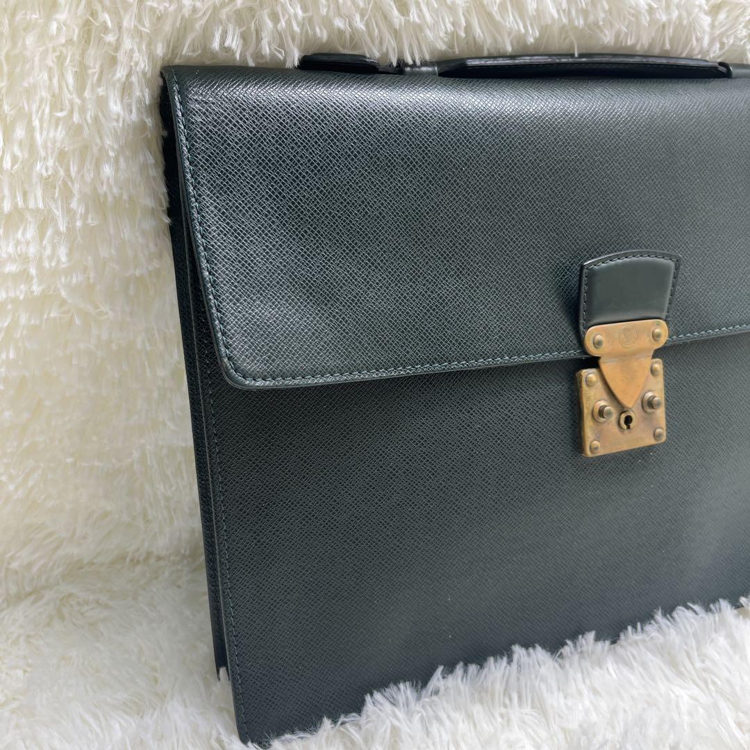 ルイヴィトン タイガ セルヴィエット クラド　タイガ ビジネスバッグ 通勤