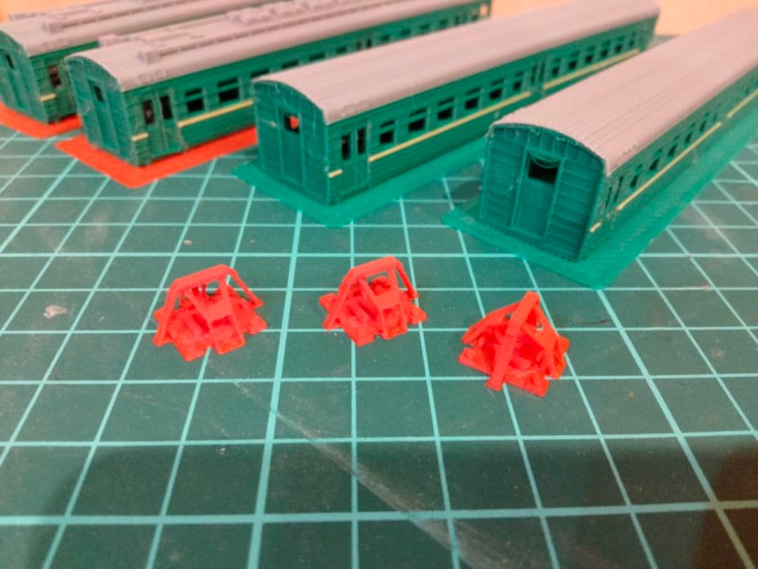 ソ連・ロシア　ER22近郊電車　鉄道模型（Nゲージ）キット　4両セット