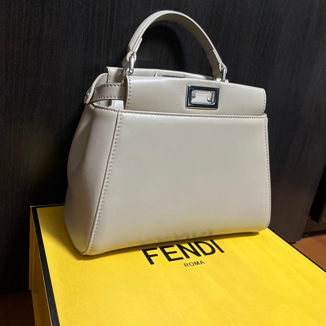 【美品】FENDI ピーカブー　ミニ　グレージュ　ナッパレザー