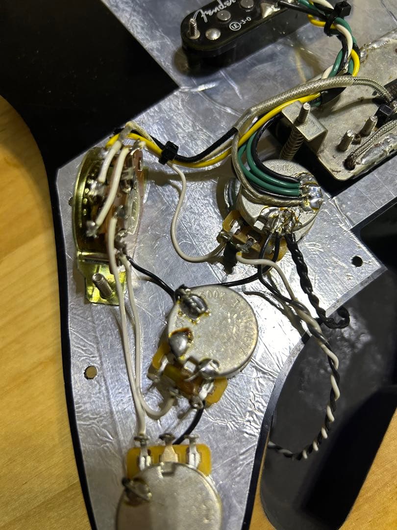 fernandes コンポーネント ストラト ギブソンPU搭載 ジョーペリー