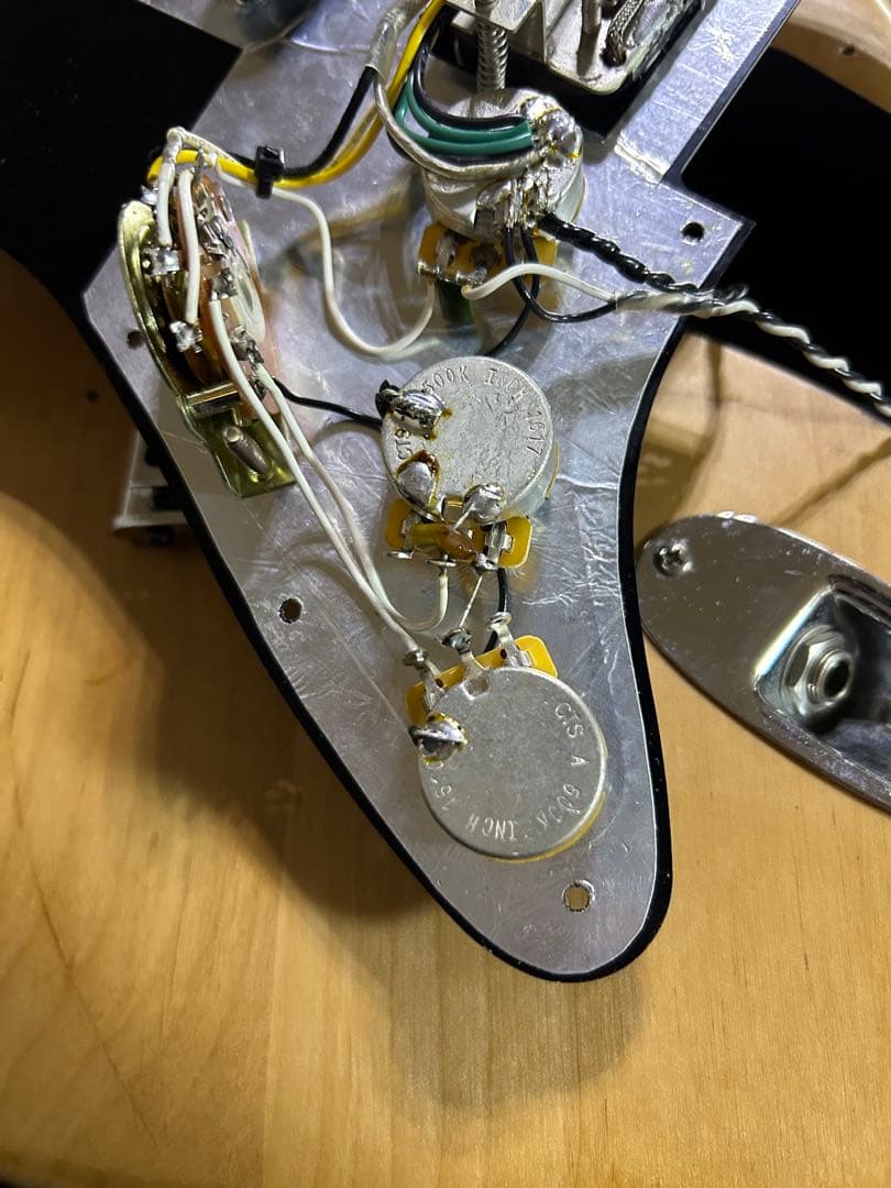 fernandes コンポーネント ストラト ギブソンPU搭載 ジョーペリー