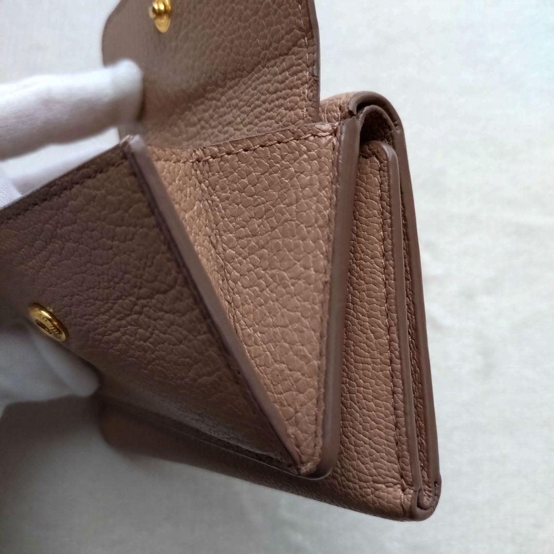 MIUMIU 三つ折り財布 コンパクトウォレット ゴールドロゴ ピンクベージュ