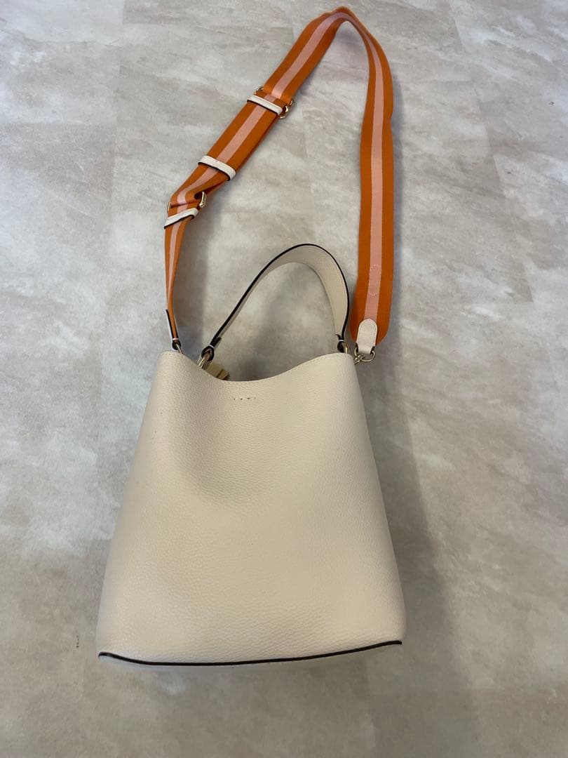 COACH 刺繍ショルダーバッグ