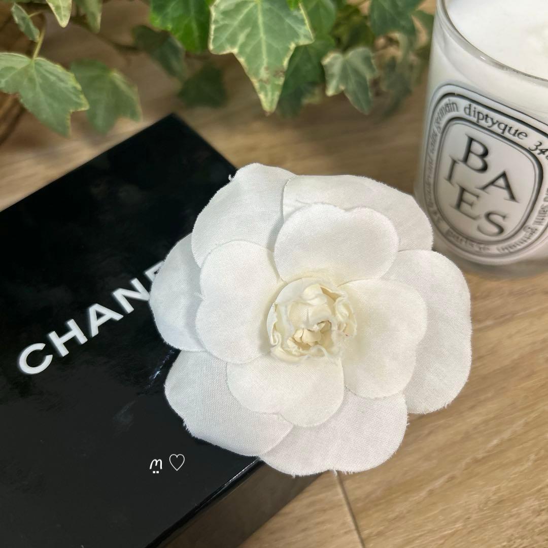 CHANELシャネル カメリアコサージュ ブローチ シルク ホワイト 卒業入学式