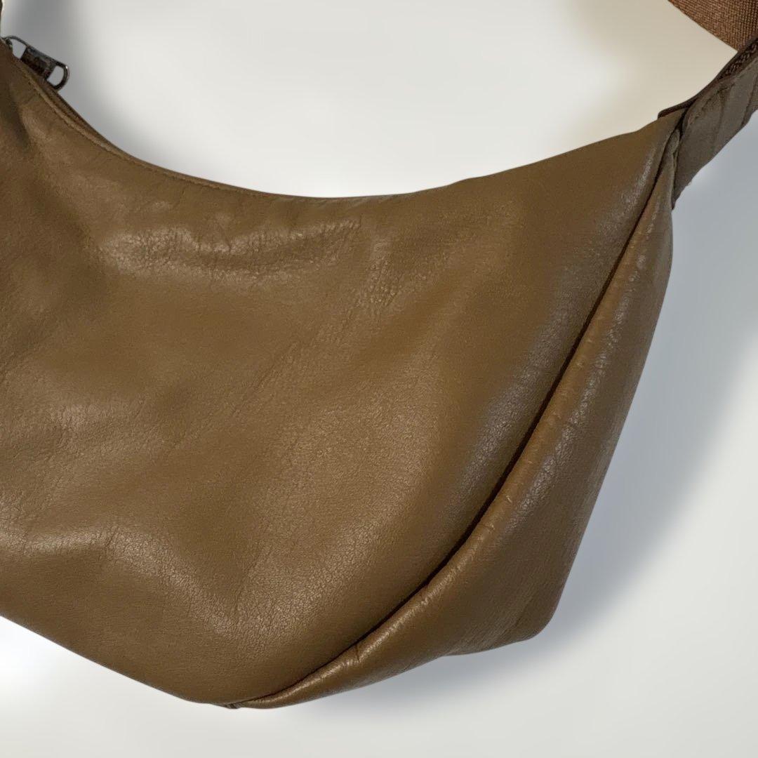 ほぼ未使用ラシット 今期ソフトレザーラウンドショルダーバッグ　金具シルバー