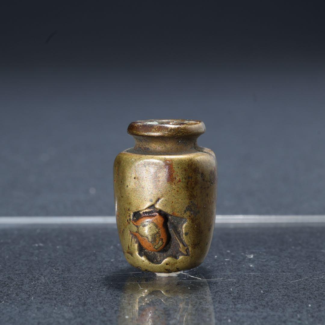 緒締め玉　壺に唐子　提げもの　金属　金工　R1644