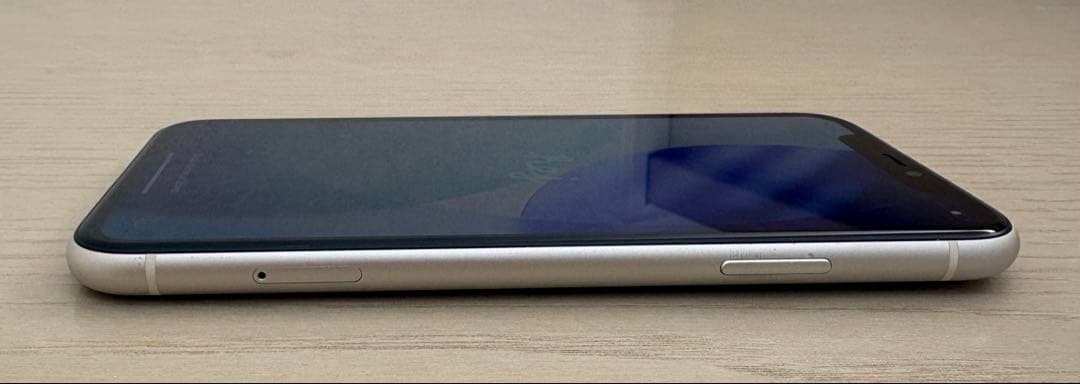 《側面キズあり》《本体のみ》iPhone11 128GB ホワイト SIMフリー