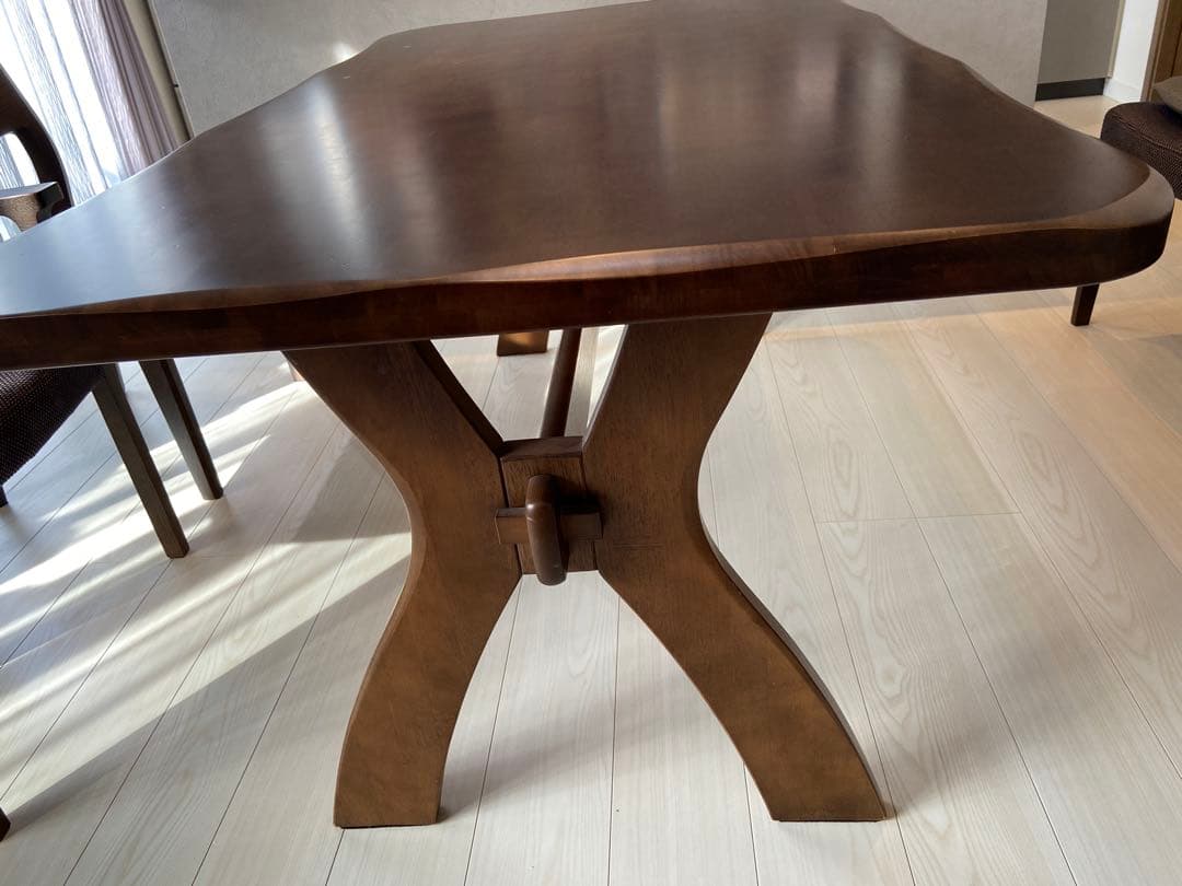 マルニ木工製 ダイニングテーブル(モカブラウン色)