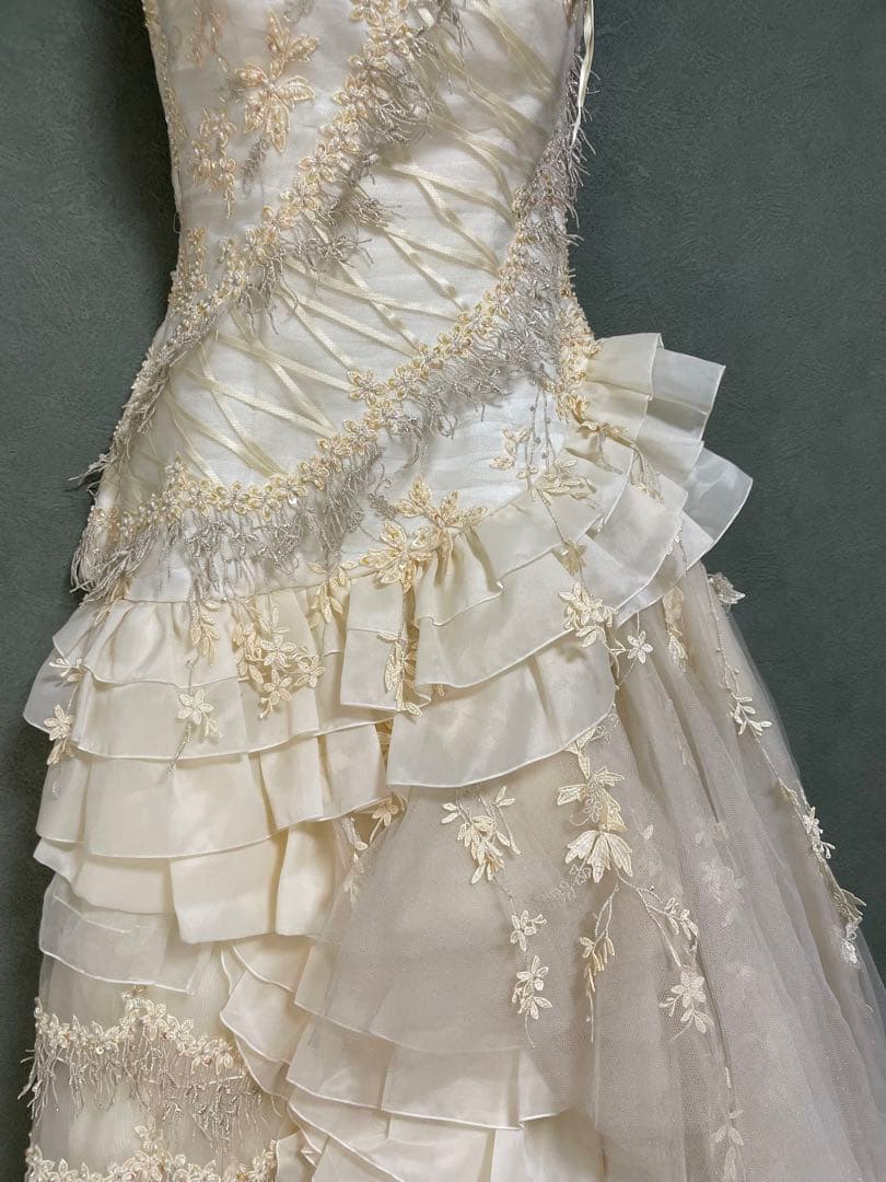 ウエディングドレス　7-11T 幸和ベルセゾン　フリル　ベージュ　アシンメトリー