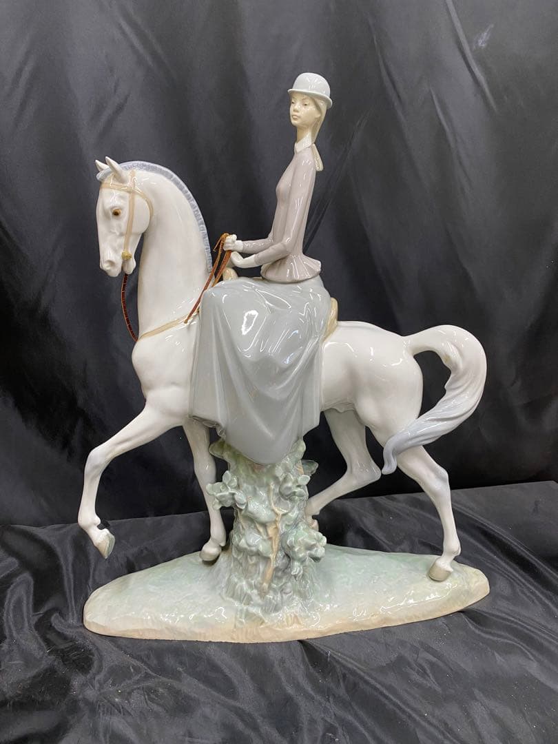 リヤドロ 白い馬の少女 陶器製 馬と騎手の彫刻 約46cm スペイン リヤドロ 白い馬の少女 陶器製 馬と騎手の彫刻 約46cm スペイン