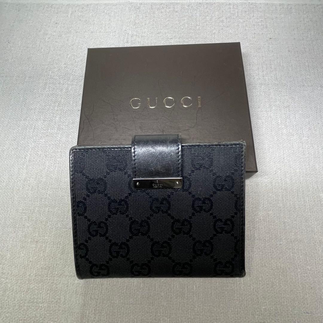 GUCCI ブラック GGパターン 二つ折り財布 / 小銭入れなし