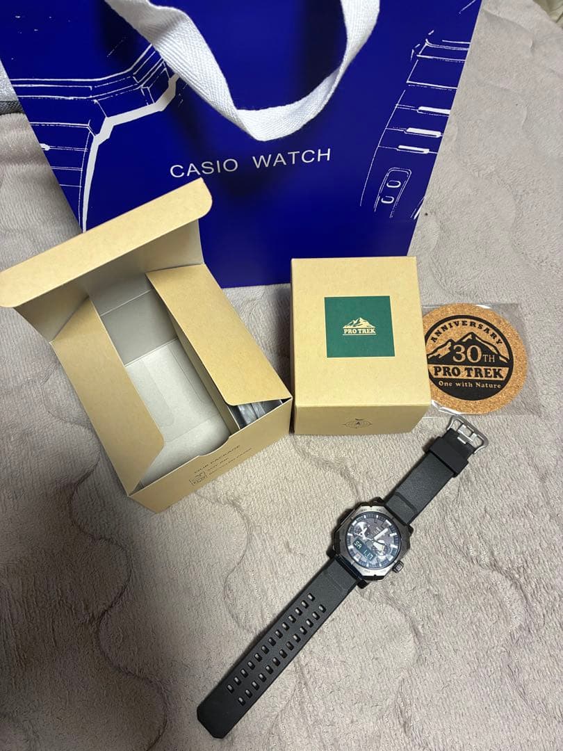 CASIO PRO TREK ブラック腕時計　PRW-B1000-1JF