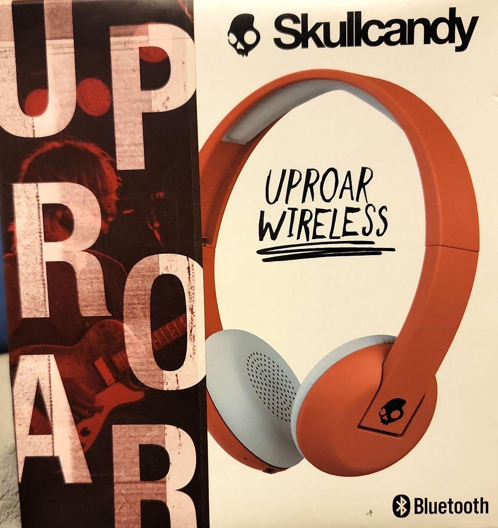 新品Skullcandy Uproar オンイヤー型ワイヤレスヘッドホン　レッド Skullcandy Uproar Wireless Headphones - Red, White, & Grey
