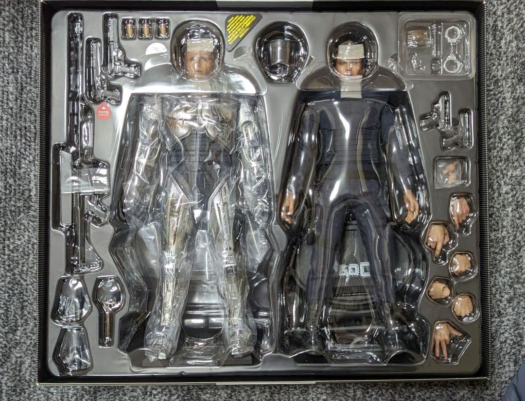 １／６　ロボコップ（バトルダメージ版）＆アレックス・マーフィ（２体セット）