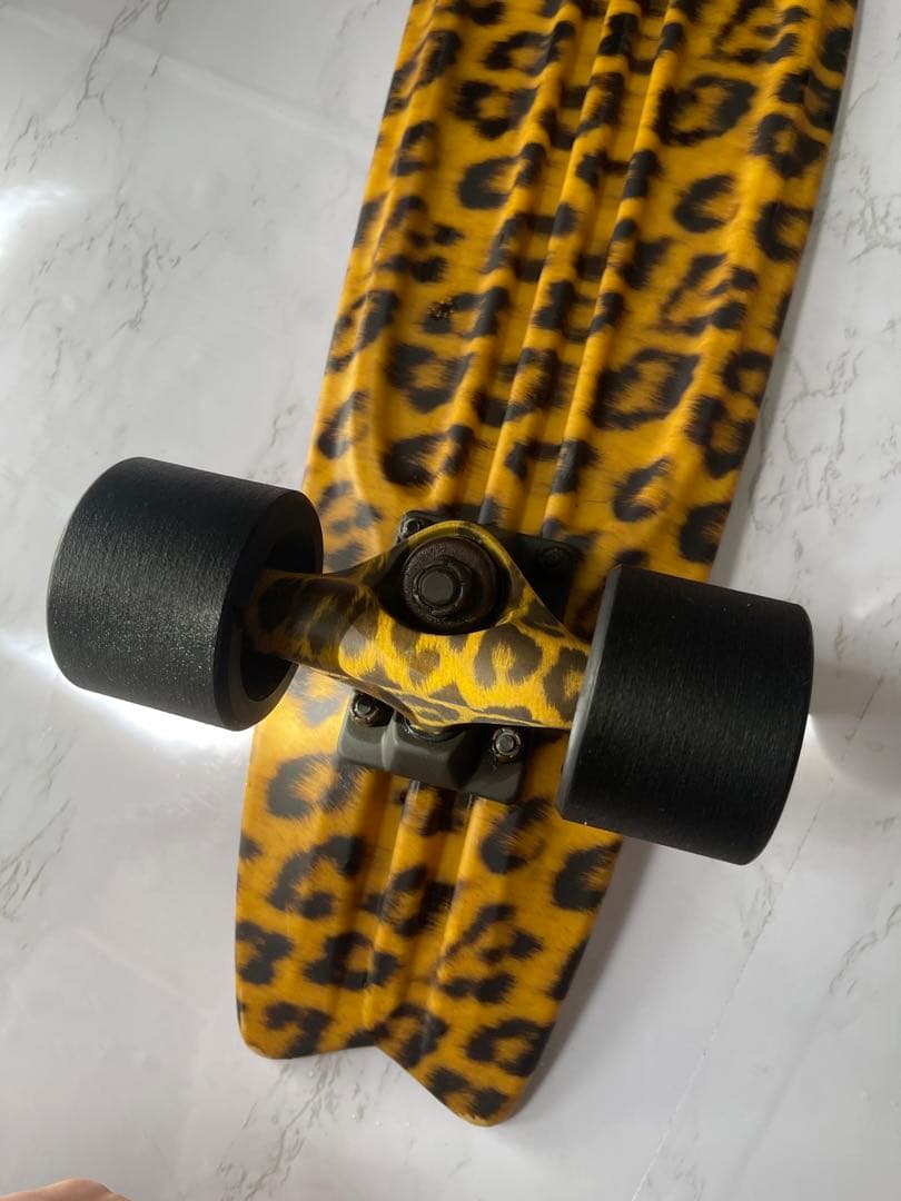 美品ミニクルーザー　スケボー　レオパード柄　GLOBE