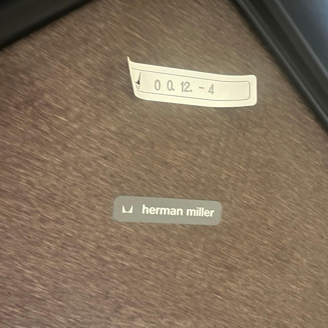 Herman Miller(正規品)コントラクトベーステーブル 106.5×70
