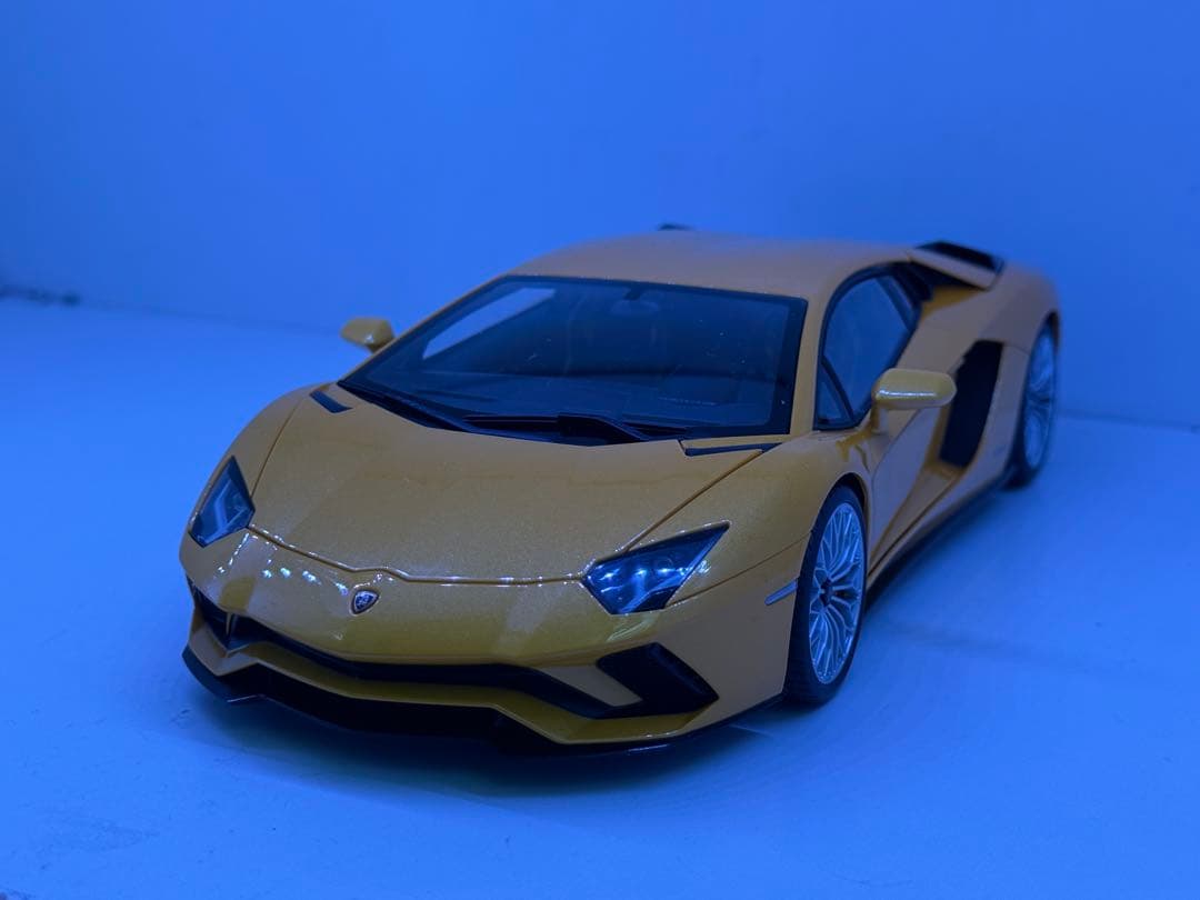 オートアート 1/18アヴェンタドールS