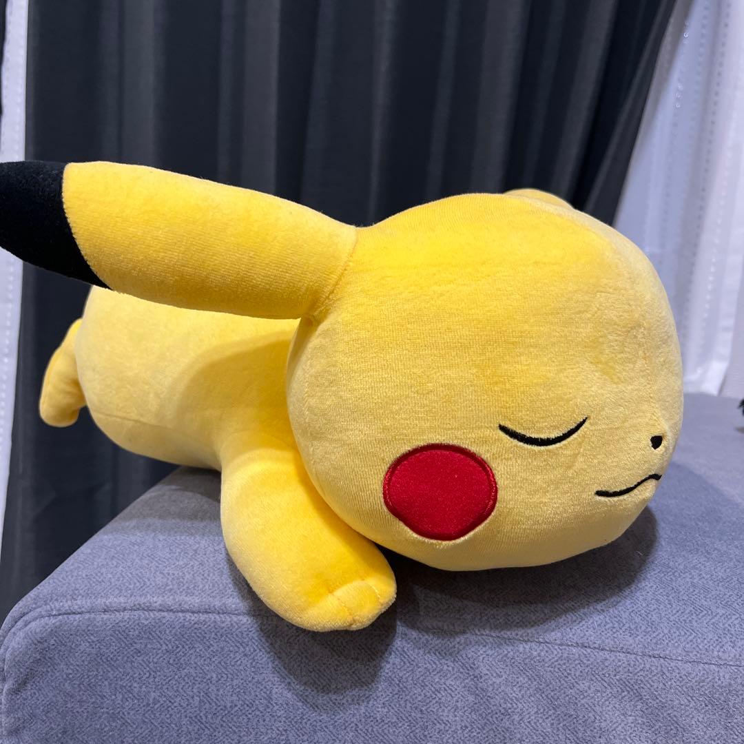 ポケモンセンターオリジナル　ぬいぐるみ　BIGサイズ　すやすやピカチュウ