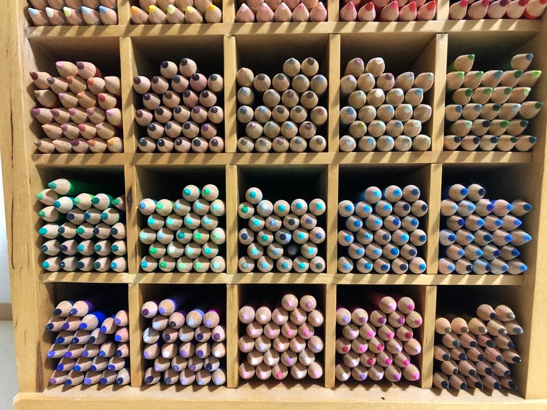 フェリシモ 500色色鉛筆 木製専用収納棚付き - メルカリ