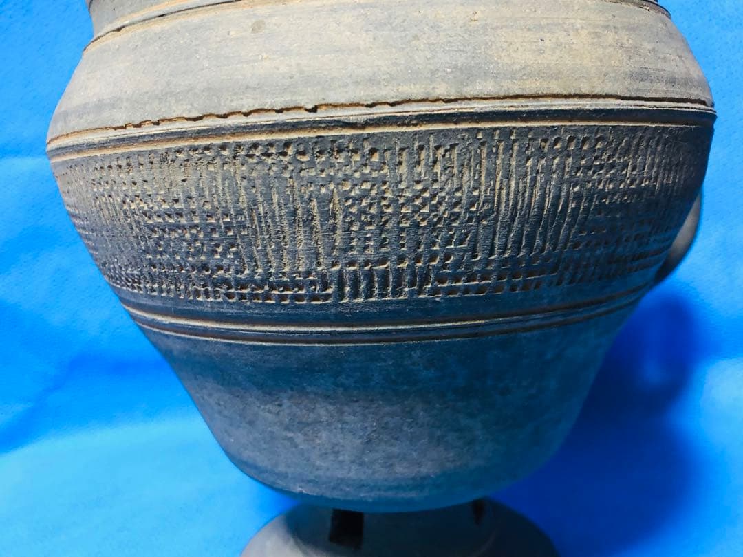 須恵器 土器線刻模様の陶器香炉？瓶？