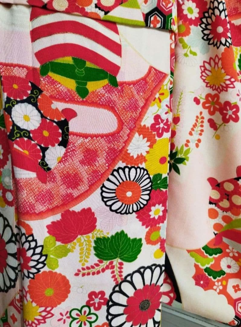 アンティーク薄ピンクの着物と3歳着物