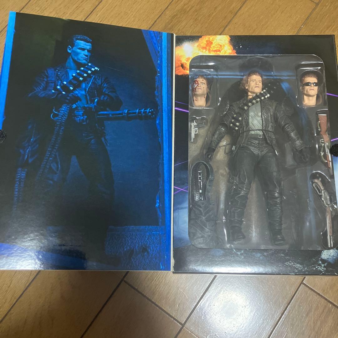 NECA T-800 フィギュア