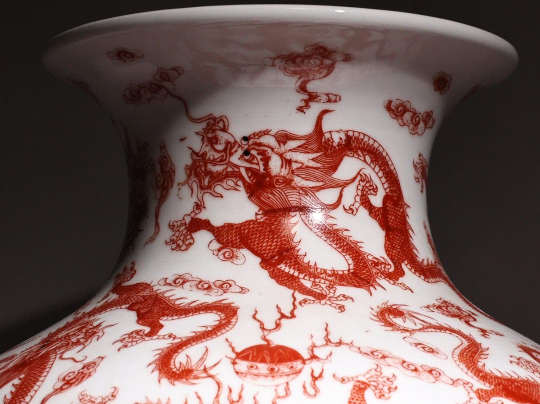 BK217 中国古玩 大清乾隆年製 銘 紅釉郡龍文様 花瓶 飾壷 壺 高40