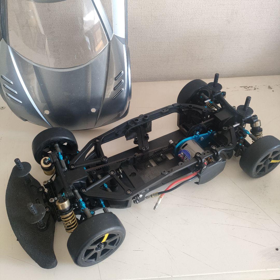 タミヤTA07シャーシ、モーター、ライキリボディ付き