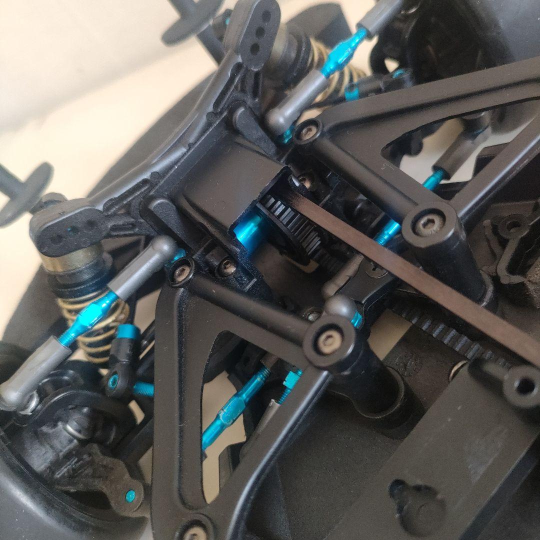 タミヤTA07シャーシ、モーター、ライキリボディ付き