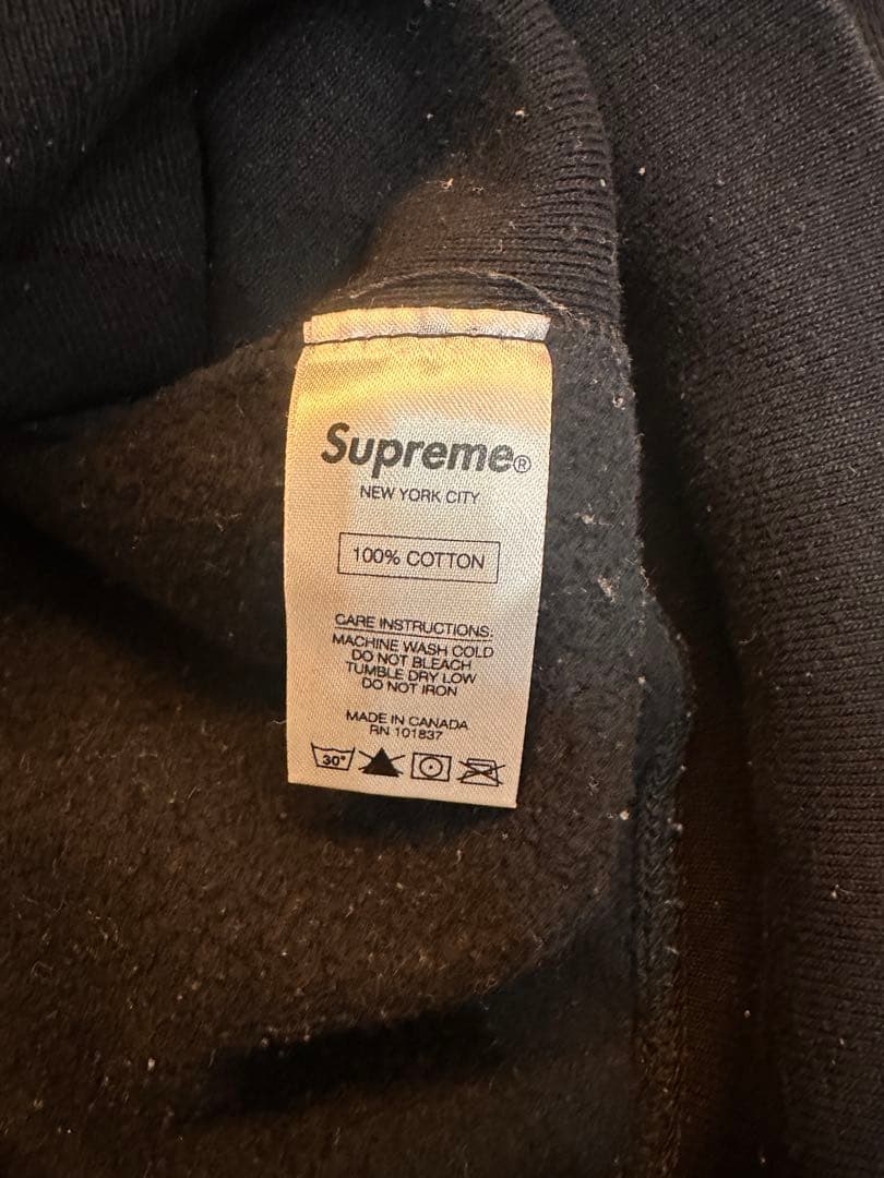 【値下げ・先着順】Supreme ロゴ　ブラック パーカー　Mサイズ