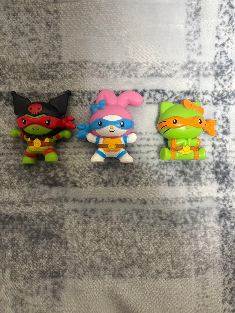 マクドナルド ハッピーセット ハッピーミール サンリオとタートルズ