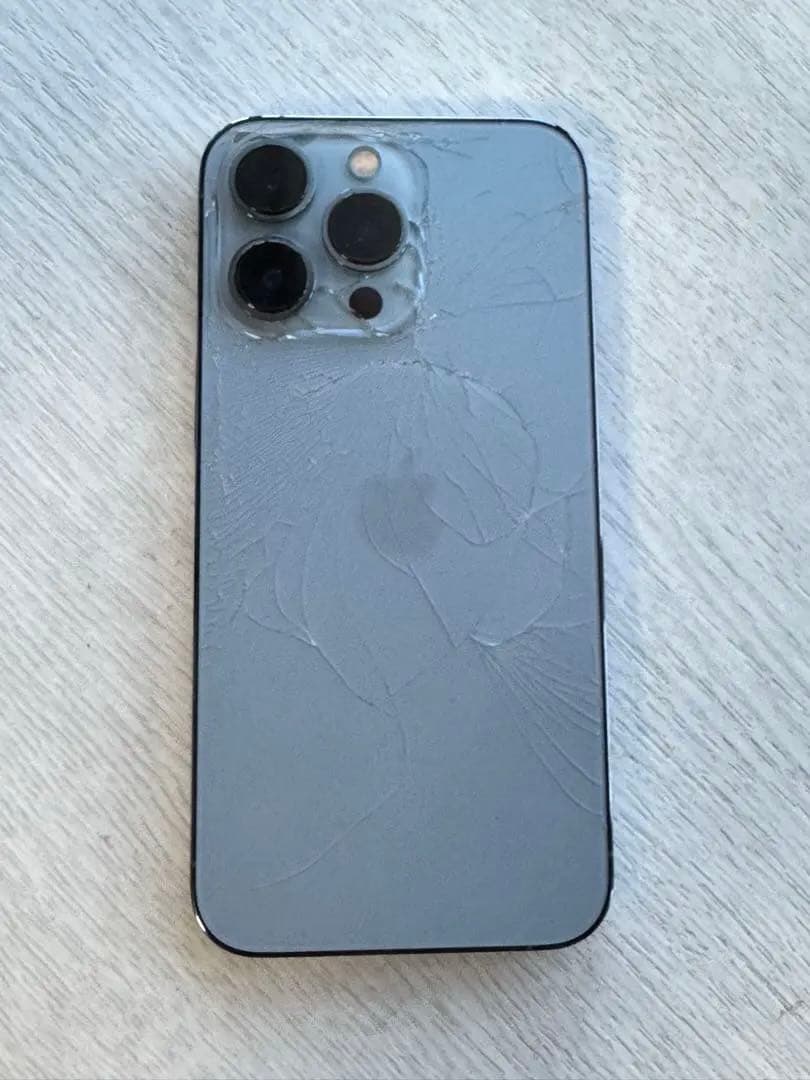 iPhone 13 Pro 256GB SIMフリー 背面ひび割れ 動作問題なし