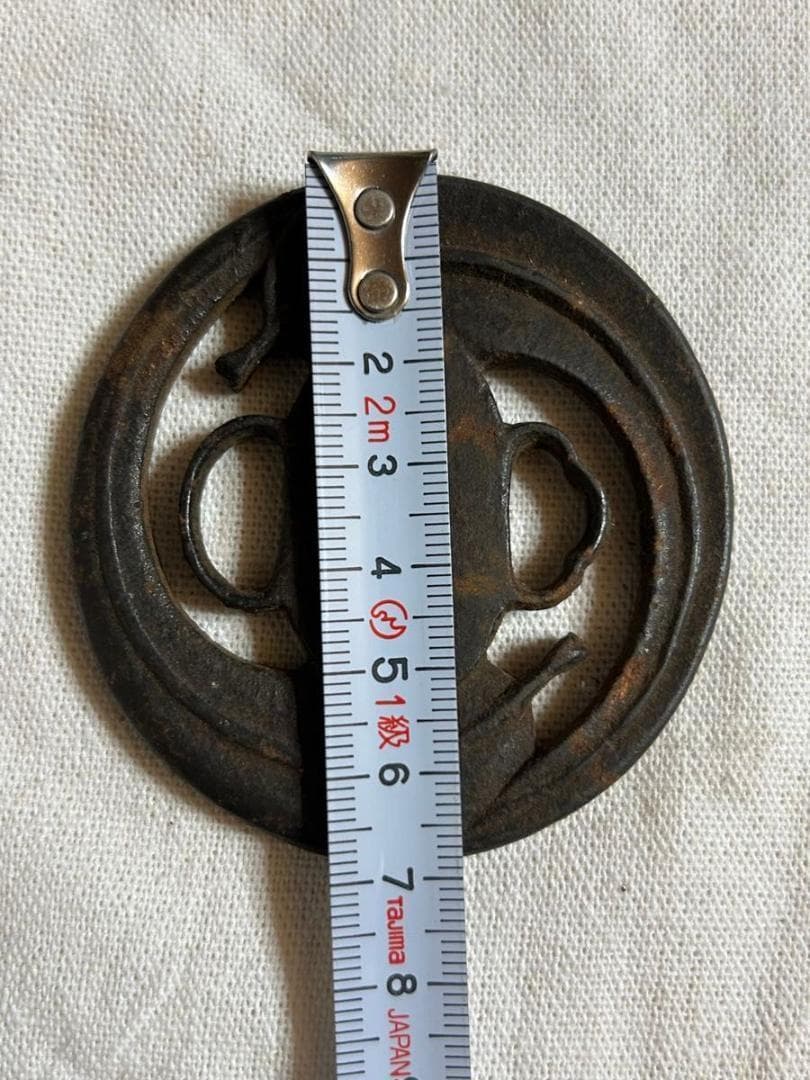 レア品　刀の鍔 鉄製 時代物 骨董品 コレクション　アンティーク　時代物　葉柄