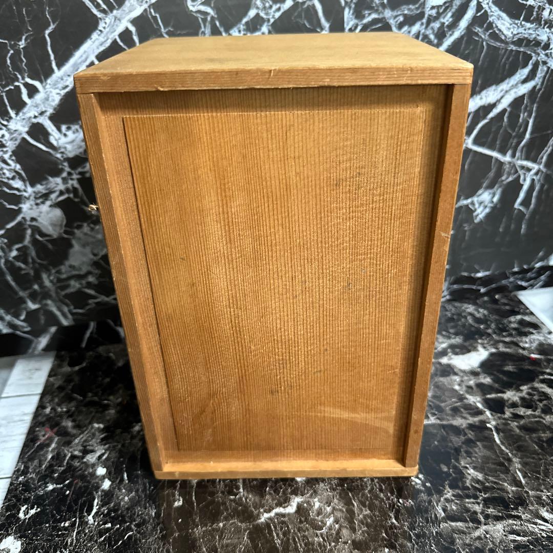 李朝、白磁染め付け、中徳利、時代箱付き。