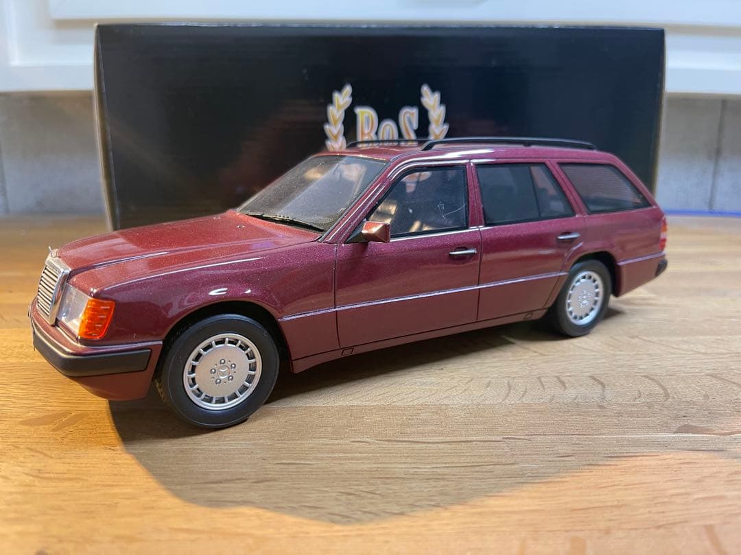BoS Models メルセデス・ベンツ W124 300TE レッド 1/18