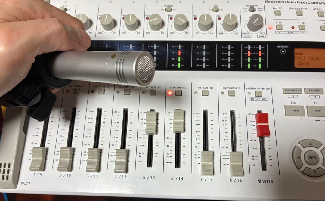 ZOOM R16 マルチトラックレコーダー 箱•ソフトケース付き